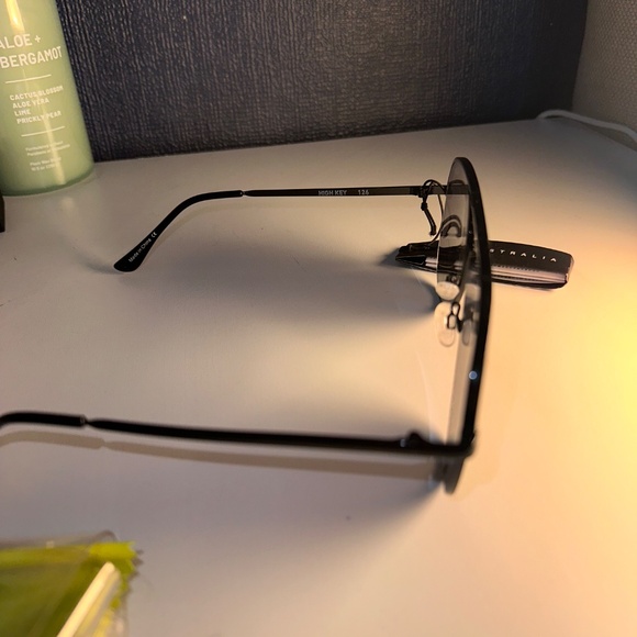 QUAY high key sunglasses - Picture 3 of 5